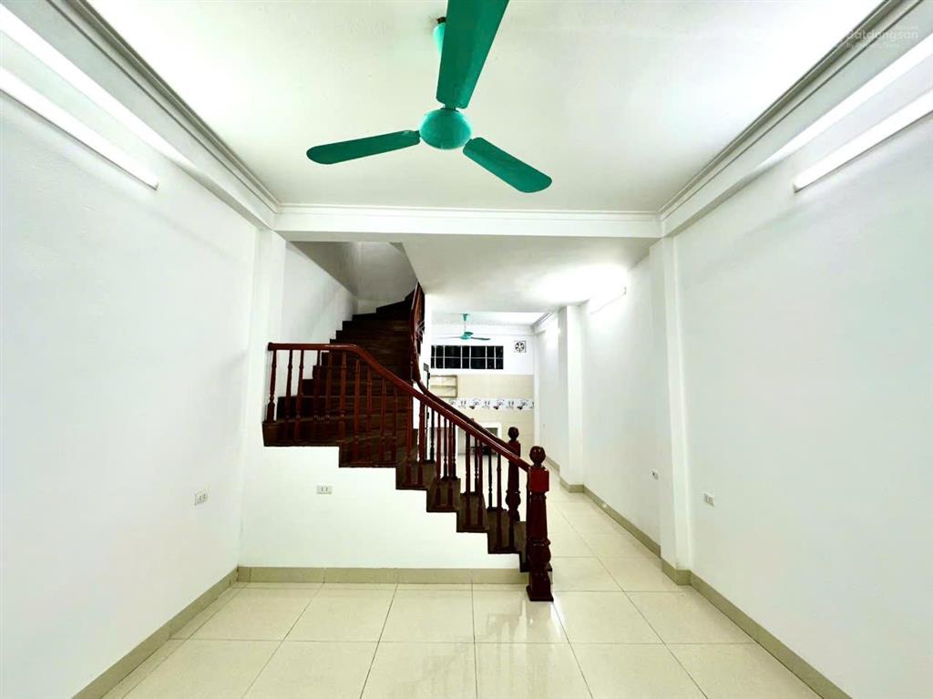Phân lô  ngõ ô tô  3 tầng nhà đẹp  biên giang  giá chỉ 3.** tỷ