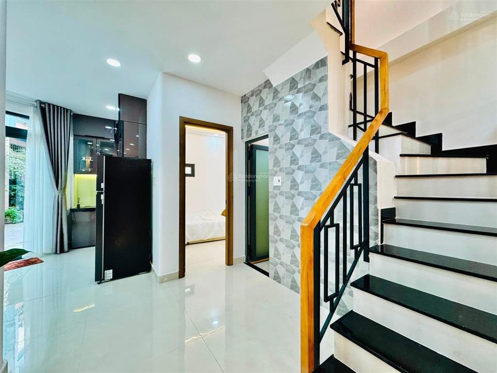 Bán gấp nhà ngay đường nguyễn thượng hiền p11 q. bình thạnh  44,8m2, sổ hồng riêng