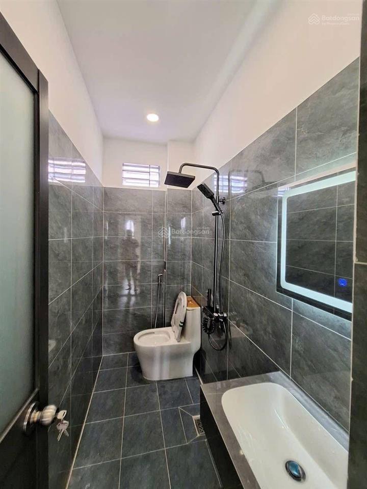 Nhà ngay mặt kênh đường thạnh xuân 24 p.thới an q.12chỉ 2tỷ880 sân đậu xe hơi,sổ hồng riêng