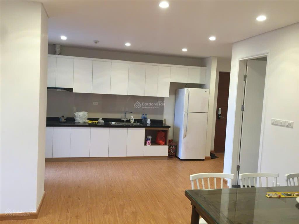 Bán căn hộ chung cư phố văn cao, dt sử dụng 140m2. giá 12.9 tỷ. 3 pn, 2vs, 1 thờ, 1 kho.có slot oto