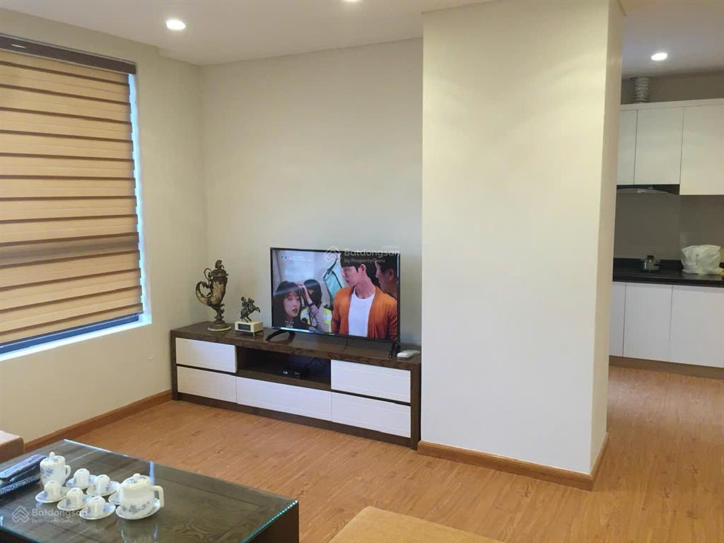 Bán căn hộ chung cư phố văn cao, dt sử dụng 140m2. giá 12.9 tỷ. 3 pn, 2vs, 1 thờ, 1 kho.có slot oto