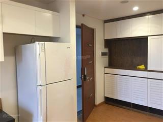 Bán căn hộ chung cư phố văn cao, dt sử dụng 140m2. giá 12.9 tỷ. 3 pn, 2vs, 1 thờ, 1 kho.có slot oto