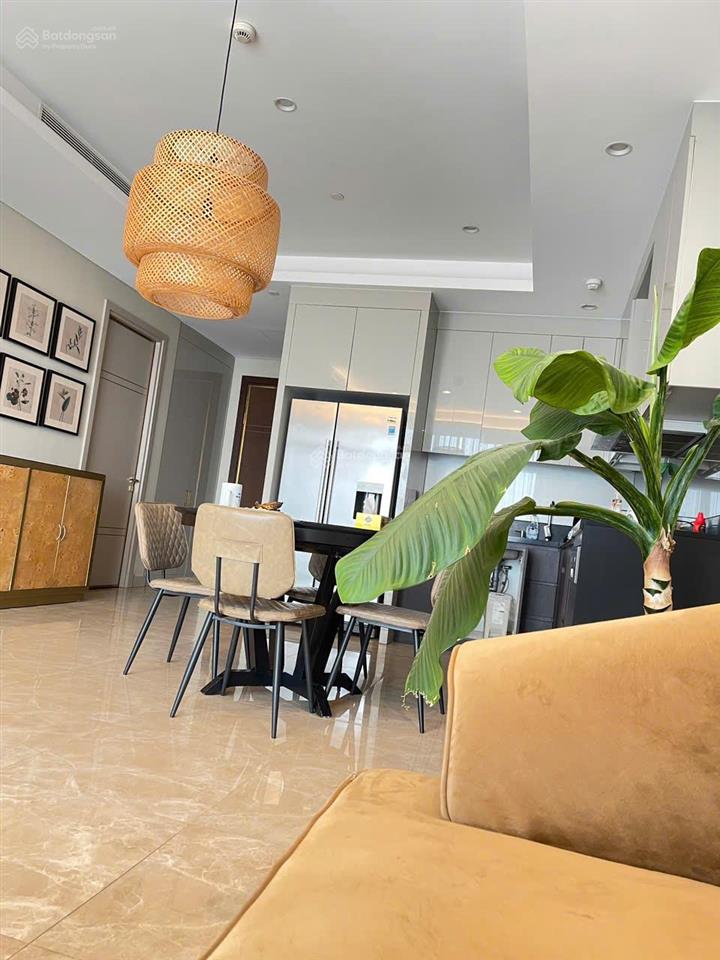 Cho thuê căn hộ tòa sun grand city thụy khuê, dt 91m2, 2pn, 2vs, full đồ. giá 28tr/tháng