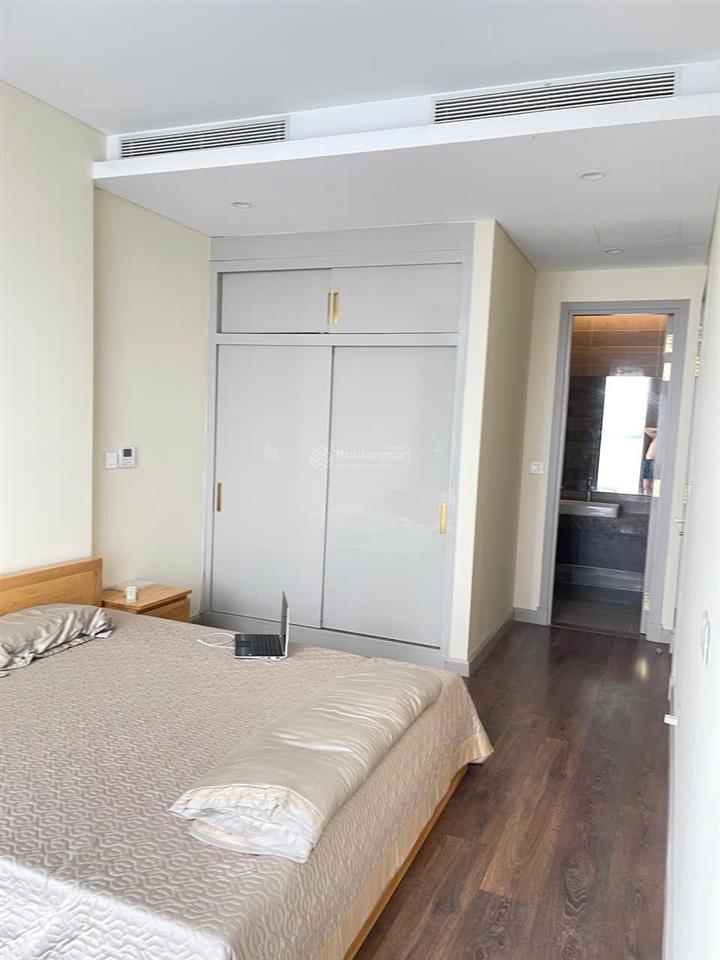 Cho thuê căn hộ tòa sun grand city thụy khuê, dt 91m2, 2pn, 2vs, full đồ. giá 28tr/tháng