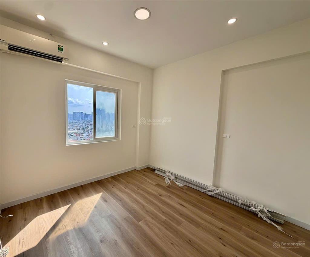 Cho thuê căn hộ 102 thái thịnh, dt 68m2, 2pn, giá 5.75 tỷ. bc tây nam. sổ đỏ lâu dài