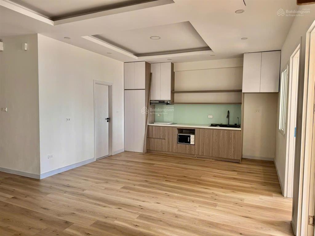 Cho thuê căn hộ 102 thái thịnh, dt 68m2, 2pn, giá 5.75 tỷ. bc tây nam. sổ đỏ lâu dài