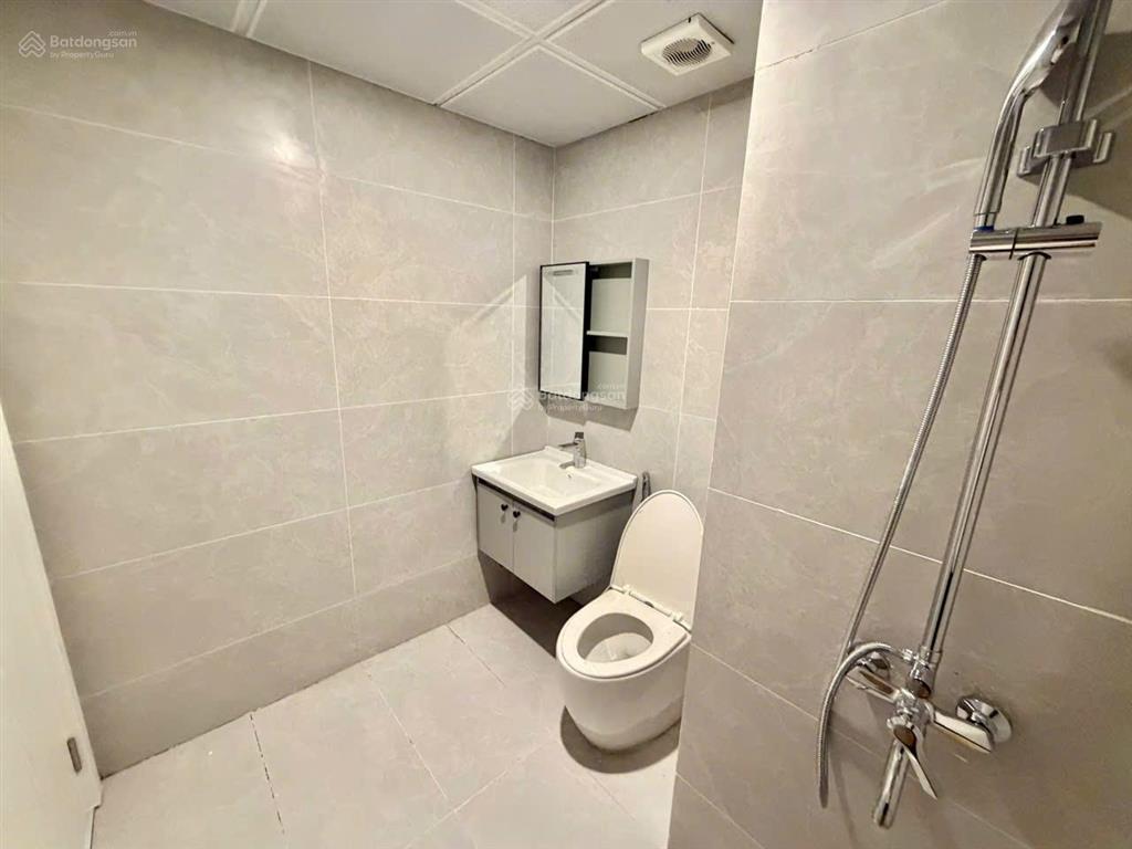 Cho thuê căn hộ 102 thái thịnh, dt 68m2, 2pn, giá 5.75 tỷ. bc tây nam. sổ đỏ lâu dài