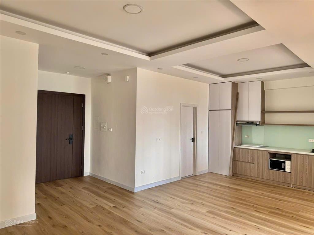 Cho thuê căn hộ 102 thái thịnh, dt 68m2, 2pn, giá 5.75 tỷ. bc tây nam. sổ đỏ lâu dài