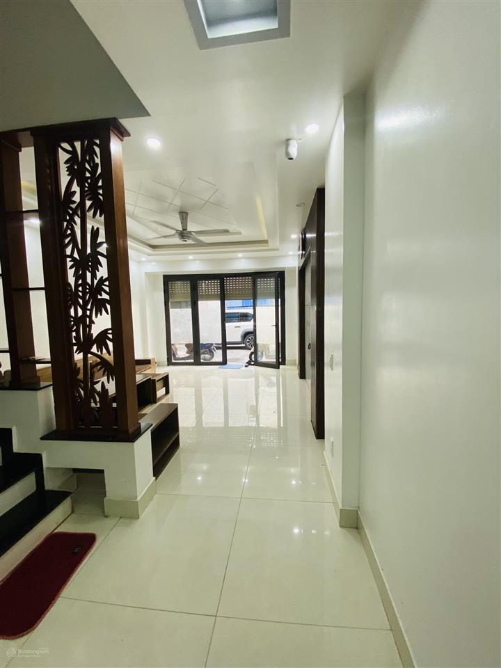 Nhà dân xây độc lập đằng hải ngay sát lê hồng phong, đường to phân lô ô tô đỗ cửa tránh nhau