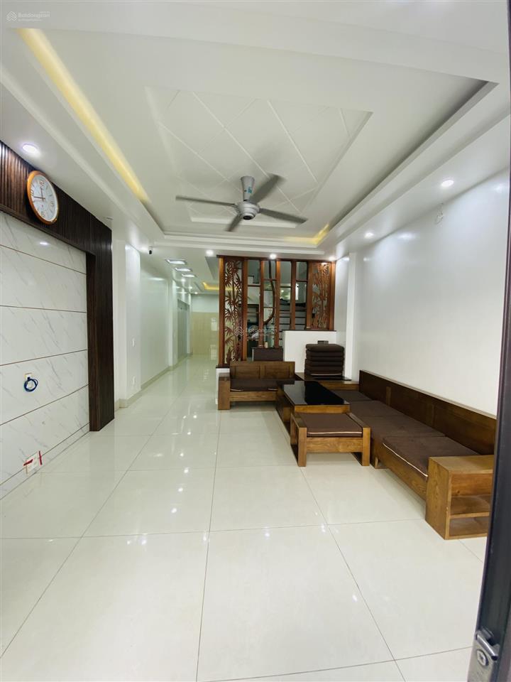 Nhà dân xây độc lập đằng hải ngay sát lê hồng phong, đường to phân lô ô tô đỗ cửa tránh nhau