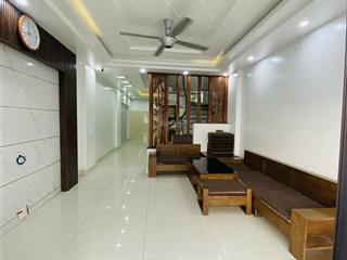 Nhà dân xây độc lập đằng hải ngay sát lê hồng phong, đường to phân lô ô tô đỗ cửa tránh nhau