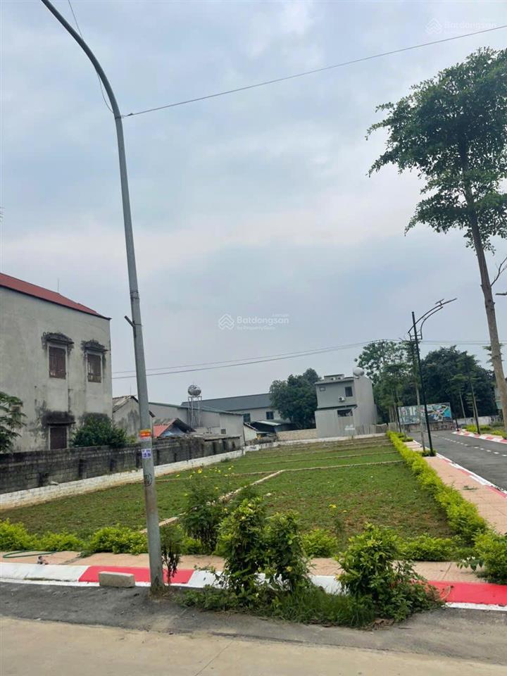 Giá vốn 2 tỷ sở hữu 100m² đất 2 mặt tiền gần ql21a, full tc, sát cnc hòa lạc, đường 2 ô tô tránh