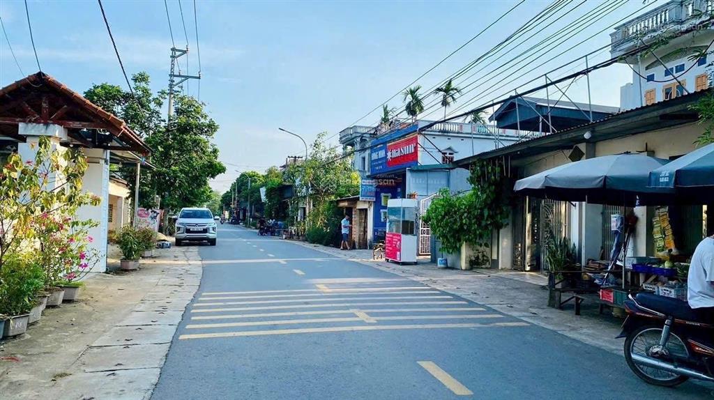 Giá vốn 2 tỷ sở hữu 100m² đất 2 mặt tiền gần ql21a, full tc, sát cnc hòa lạc, đường 2 ô tô tránh