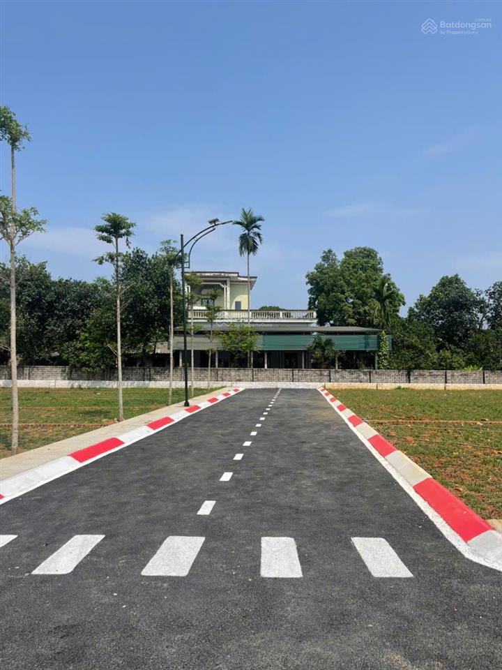 100m full thổ,sẵn sổ,mặt tiến 6m,đất vuông vắn.cách cnc hòa lạc 8p đi xe,sát ql 21a