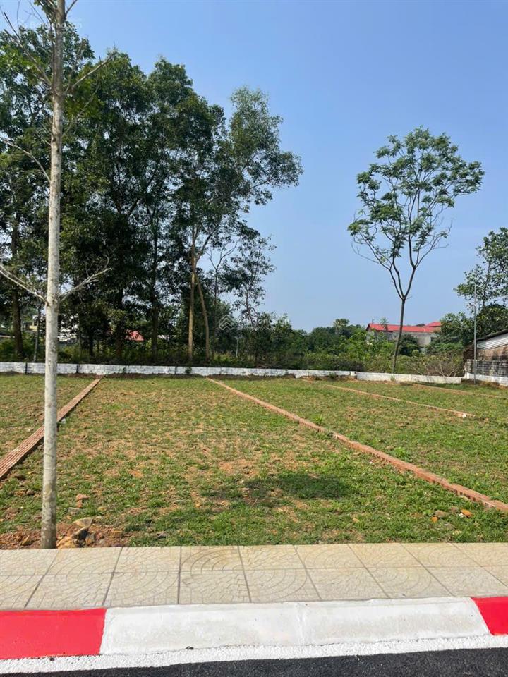 100m full thổ,sẵn sổ,mặt tiến 6m,đất vuông vắn.cách cnc hòa lạc 8p đi xe,sát ql 21a