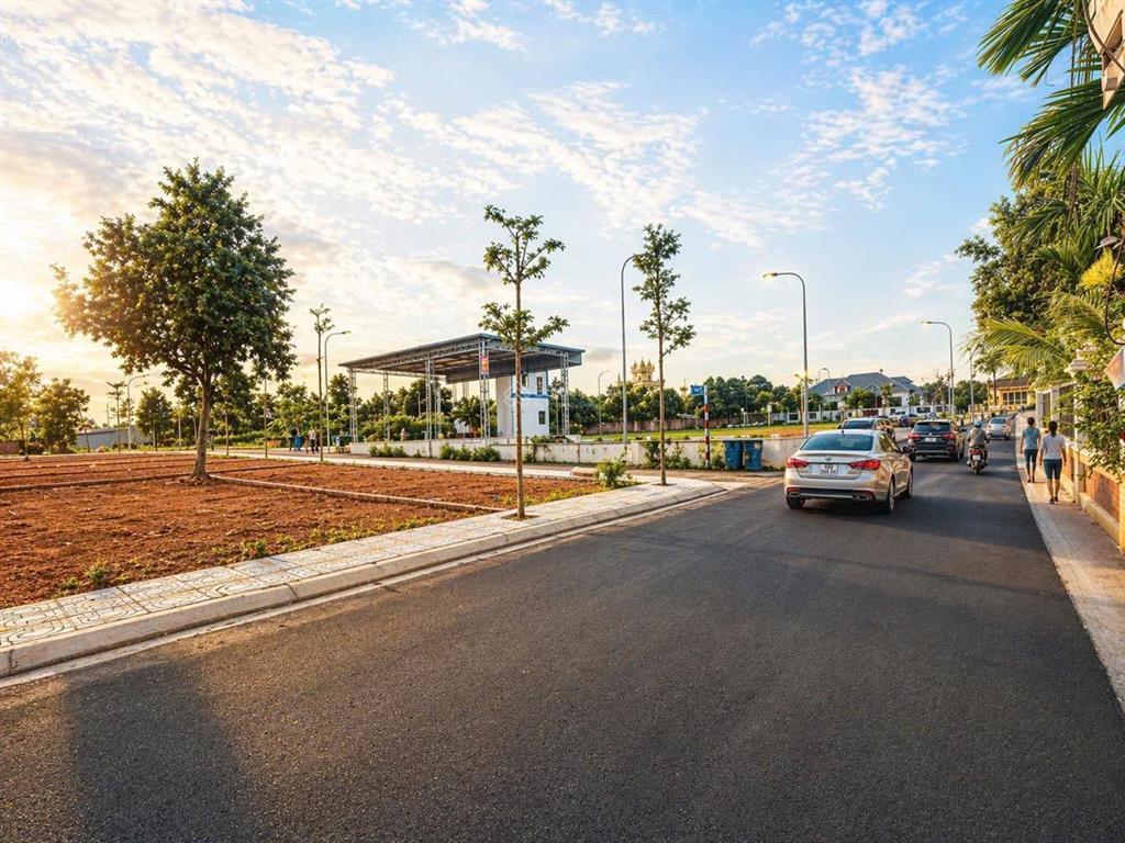 100,2m lô góc trục chính,full thổ,đất cnc hòa lạc, view sân bóng, sát tomodachi làng mít, gần ql21,