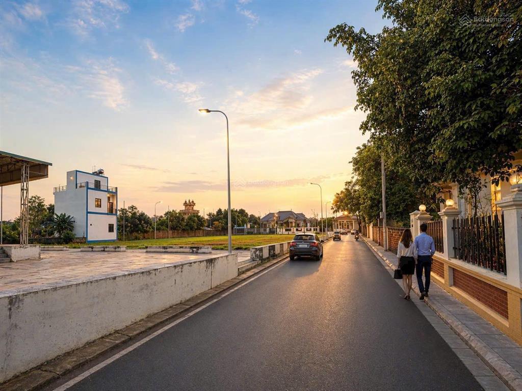 100,2m lô góc trục chính,full thổ,đất cnc hòa lạc, view sân bóng, sát tomodachi làng mít, gần ql21,