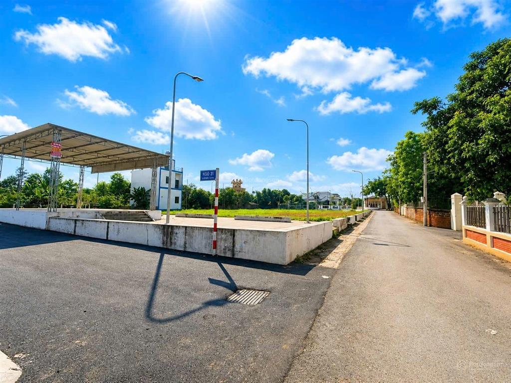 Nhỉnh 3 tỷ sở hữu 100m hàng f0 full thổ cư, đối diện sân bóng trại láng.view tomodachi làng mít