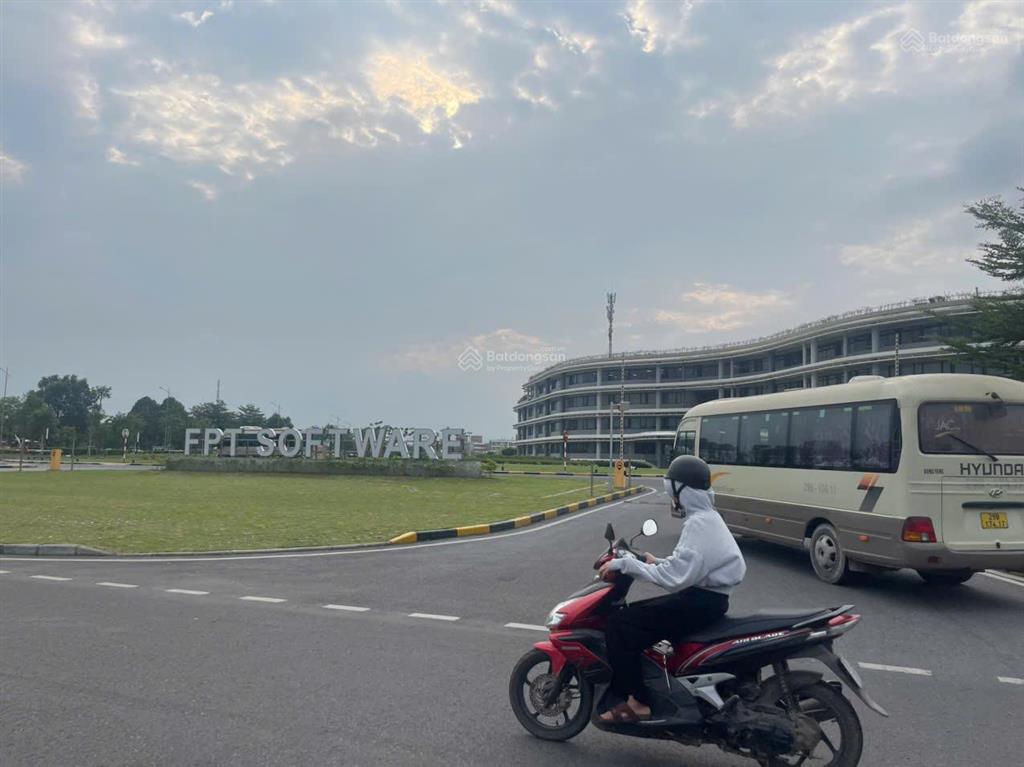 Hàng f0hơn 83m hạ bằng full tc,mt=7,2m,view đường đôi cnc hòa lạc,gần đại lộ thăng long