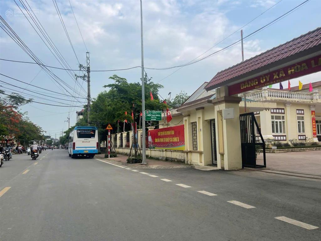 Hàng f0hơn 83m hạ bằng full tc,mt=7,2m,view đường đôi cnc hòa lạc,gần đại lộ thăng long