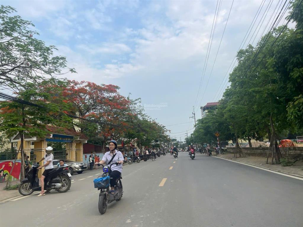 Hàng f0hơn 83m hạ bằng full tc,mt=7,2m,view đường đôi cnc hòa lạc,gần đại lộ thăng long