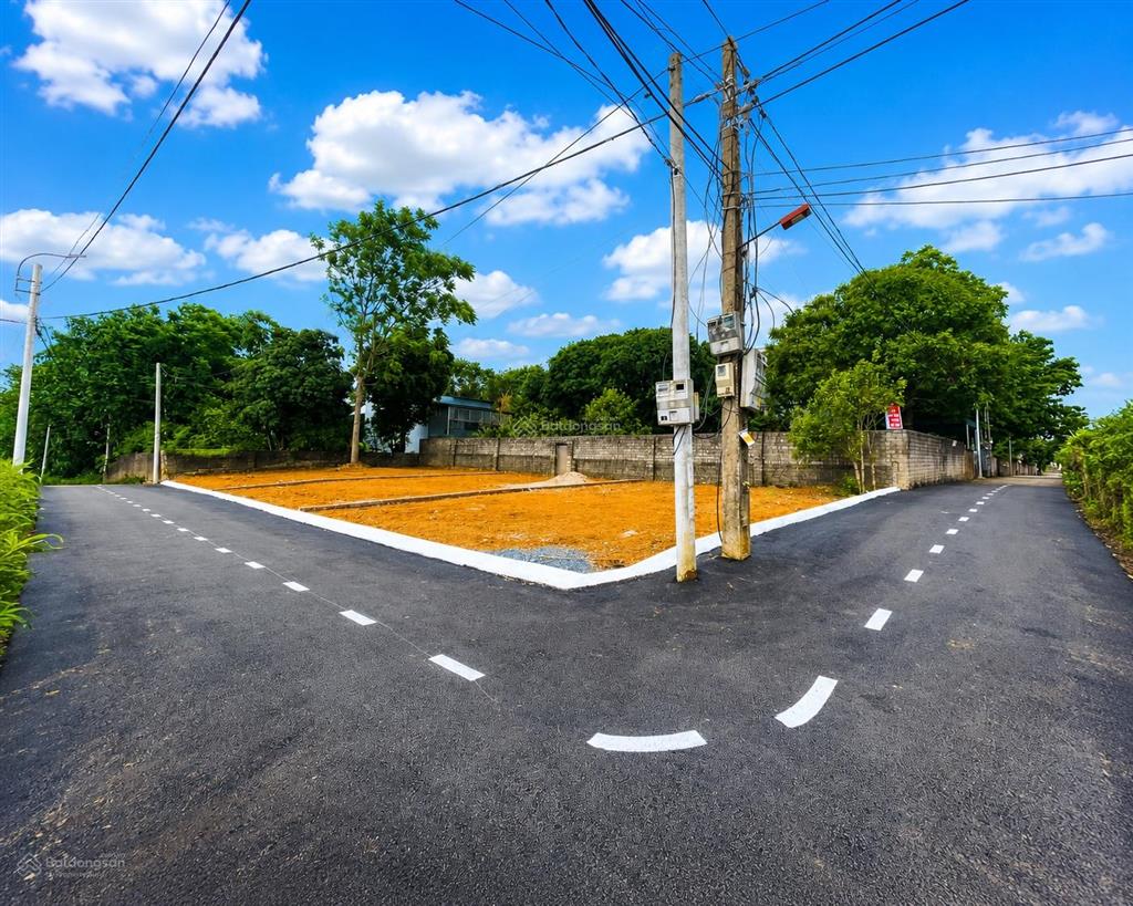 Duy nhất lô góc 120m, full thổ,nằm sau sân bóng đồng trạng,đường thông,gần quốc lộ 21a, cnc hòa lạc
