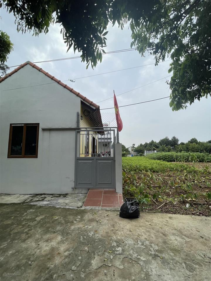 106m đường thông,full thổ cư,view trường tiểu học cổ đông,sát quốc lộ 21a,gần cnc hòa lạc