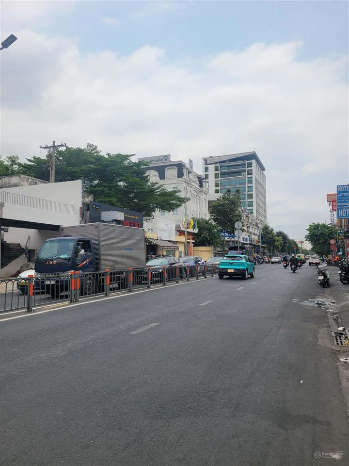 Hàng hot!! hxh 8m phan văn trị  đối diện cityland kế bên vincom phan văn trị và emart  3pn 4 tầng