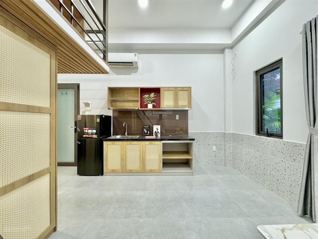 Duplex full nội thất cửa sổ thoáng mát ngay etown cộng hòa