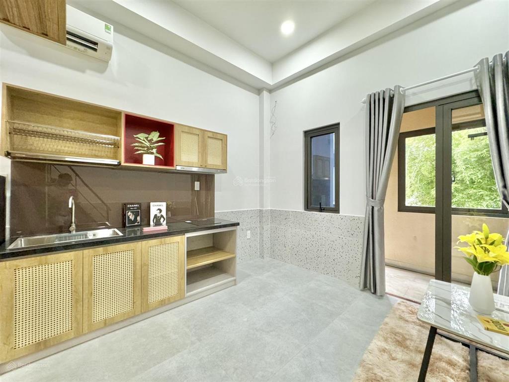 Duplex full nội thất cửa sổ thoáng mát ngay etown cộng hòa