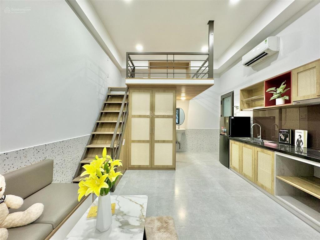 Duplex full nội thất cửa sổ thoáng mát ngay etown cộng hòa
