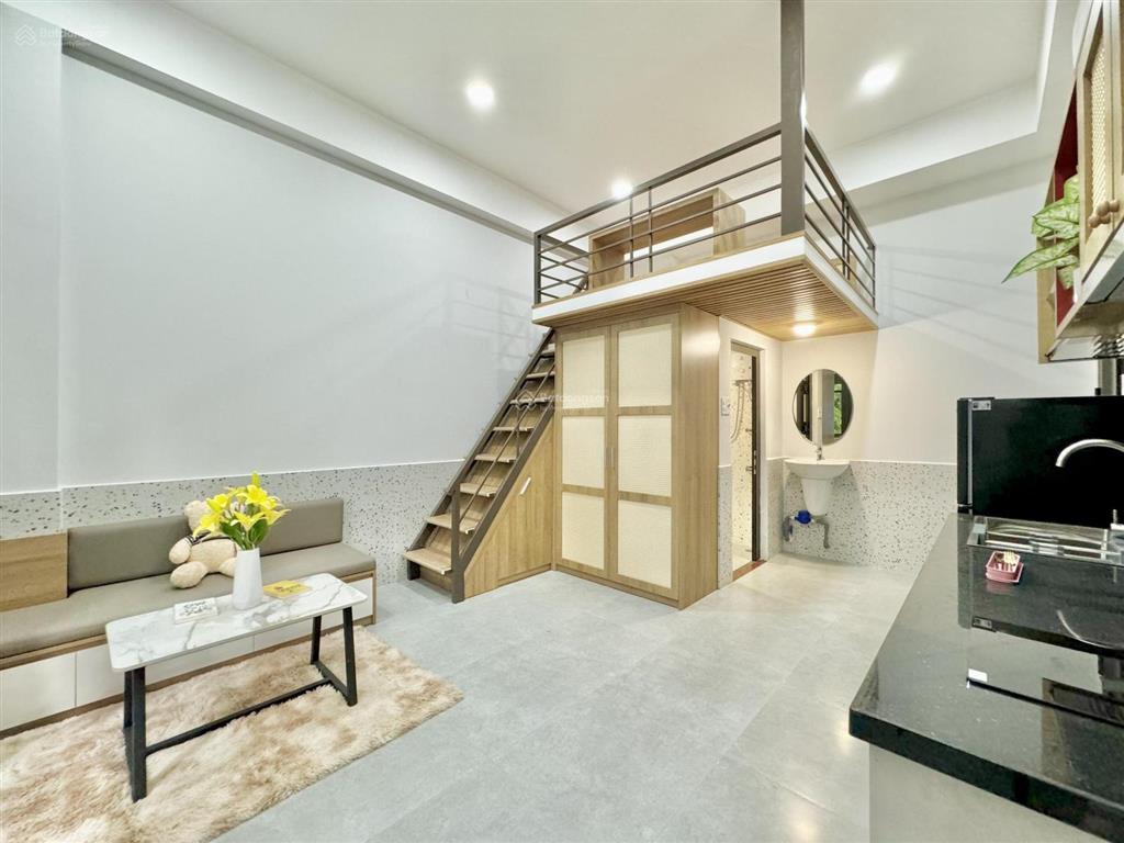 Duplex full nội thất cửa sổ thoáng mát ngay etown cộng hòa
