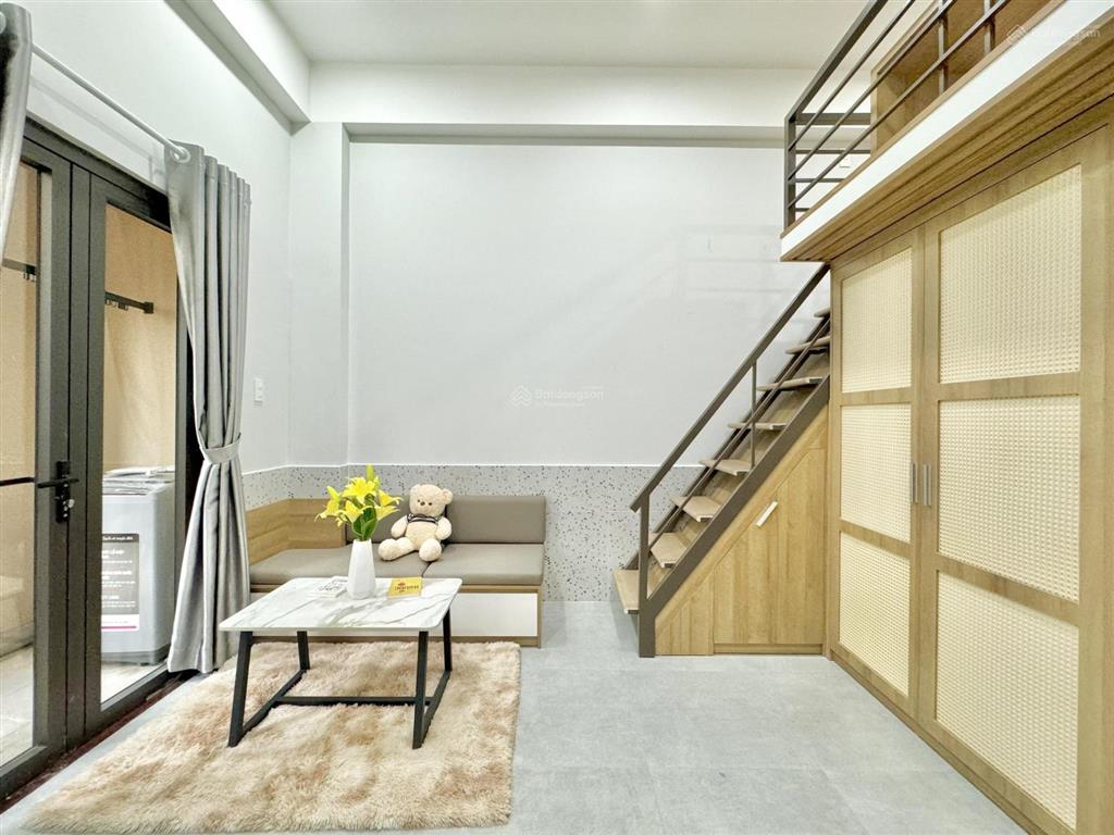 Duplex full nội thất cửa sổ thoáng mát ngay etown cộng hòa
