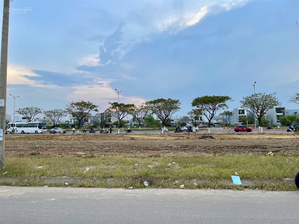 Lô b21792 giá 4.944 tỷ  113.4m2, đường 7.5m lề 4m