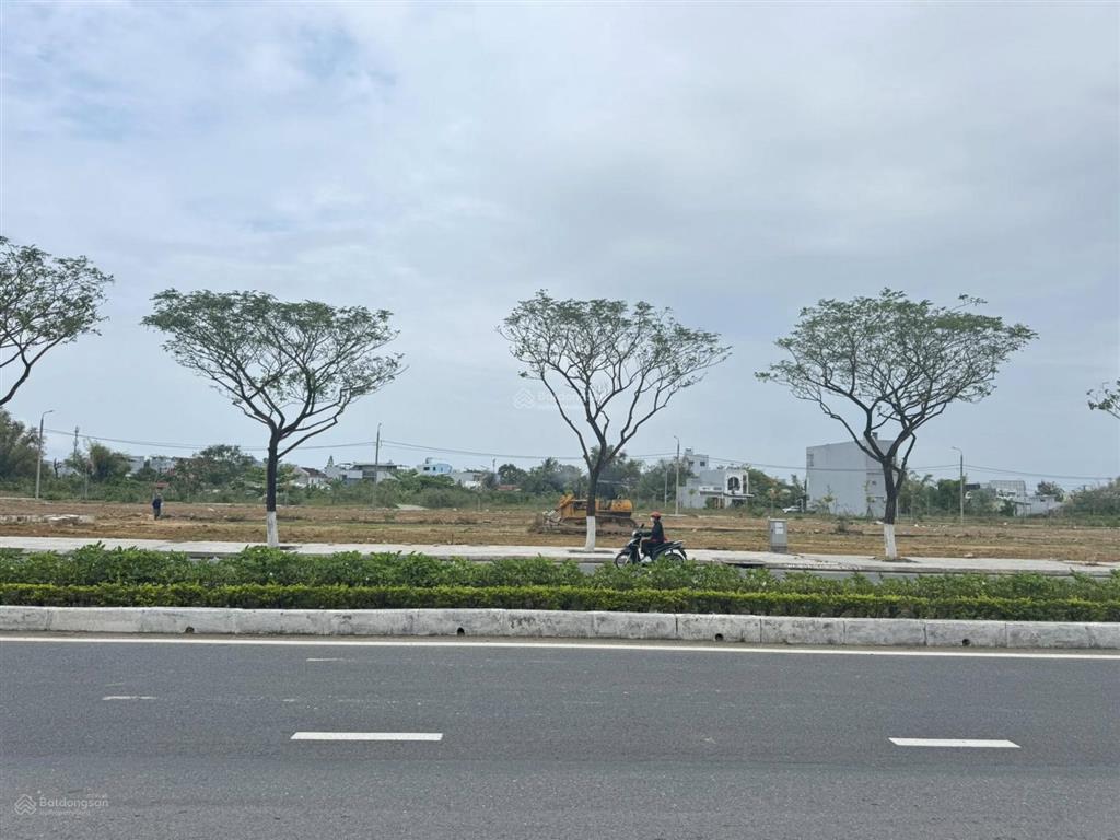 Lô b24749 võ chí công  gần công viên trung tâm
