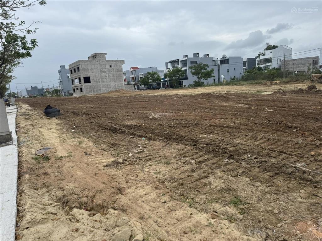 Lô b24749 võ chí công  gần công viên trung tâm