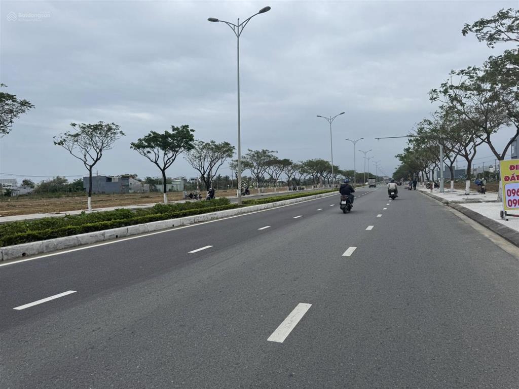 Lô b24749 võ chí công  gần công viên trung tâm