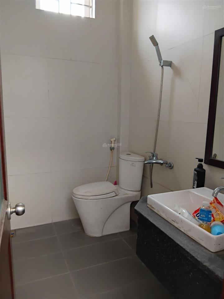Cho thuê mặt bằng siêu rộng  mặt tiền kính thoáng  giá cực mềm  góc 2 mặt tiền nguyễn tất thành