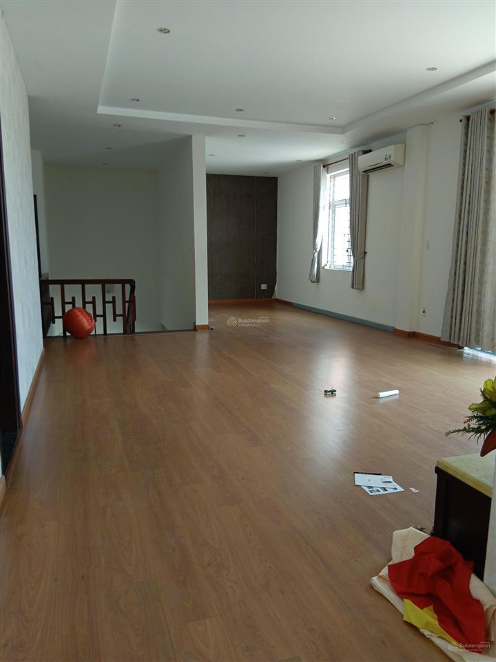 Cho thuê mặt bằng siêu rộng  mặt tiền kính thoáng  giá cực mềm  góc 2 mặt tiền nguyễn tất thành