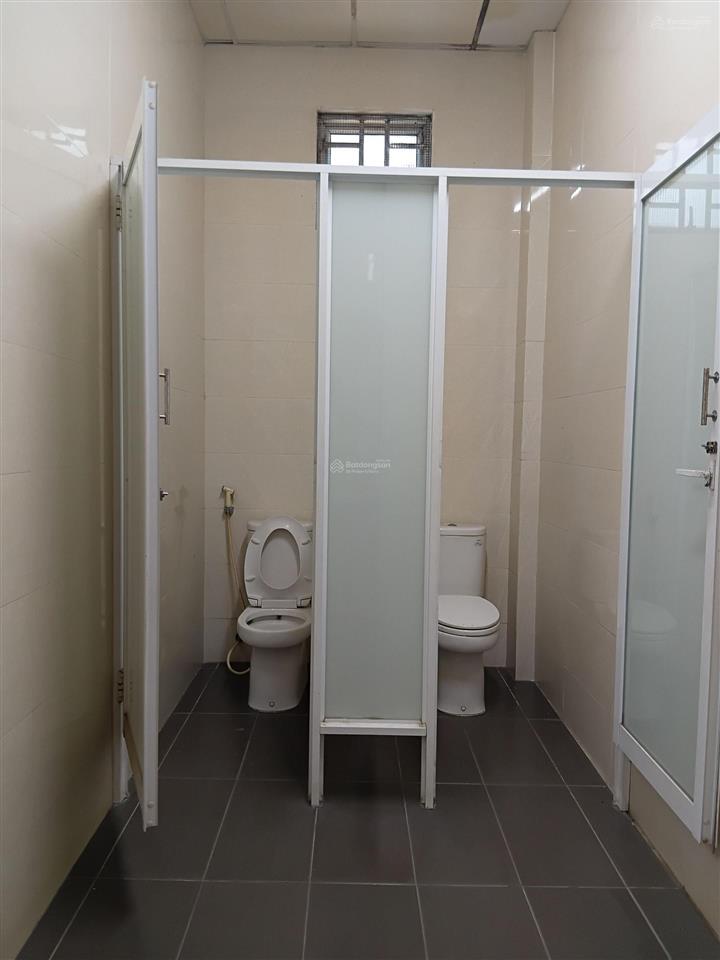 Cho thuê mặt bằng siêu rộng  mặt tiền kính thoáng  giá cực mềm  góc 2 mặt tiền nguyễn tất thành