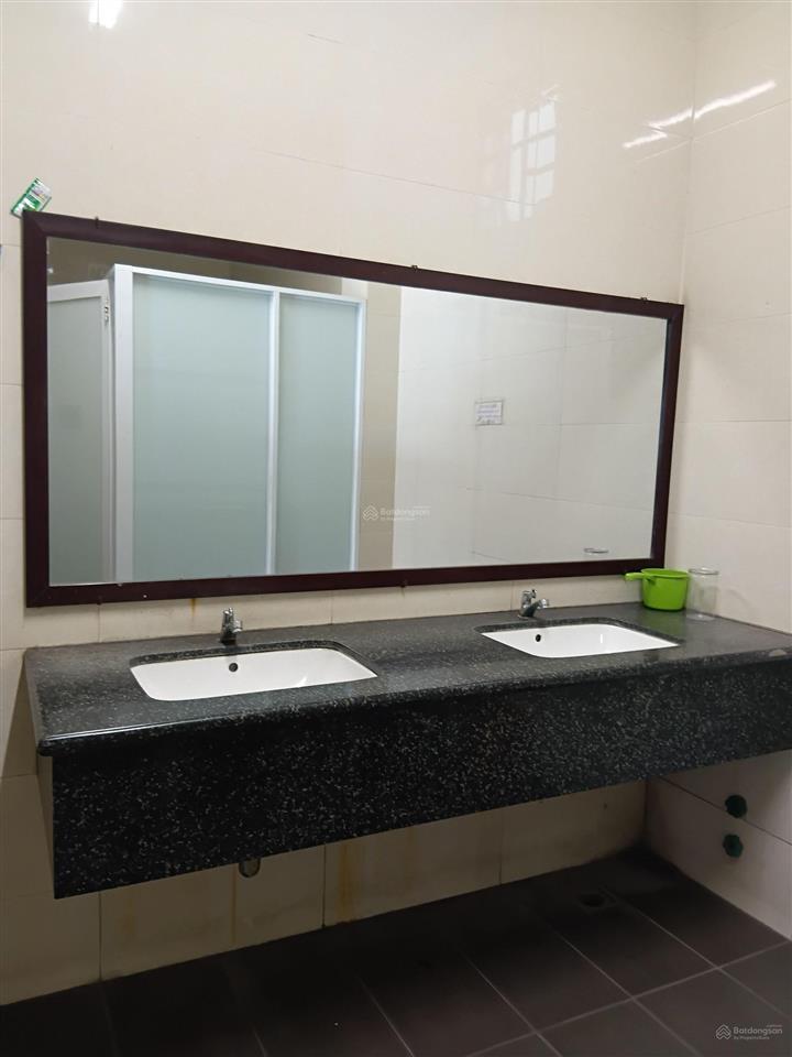 Cho thuê mặt bằng siêu rộng  mặt tiền kính thoáng  giá cực mềm  góc 2 mặt tiền nguyễn tất thành