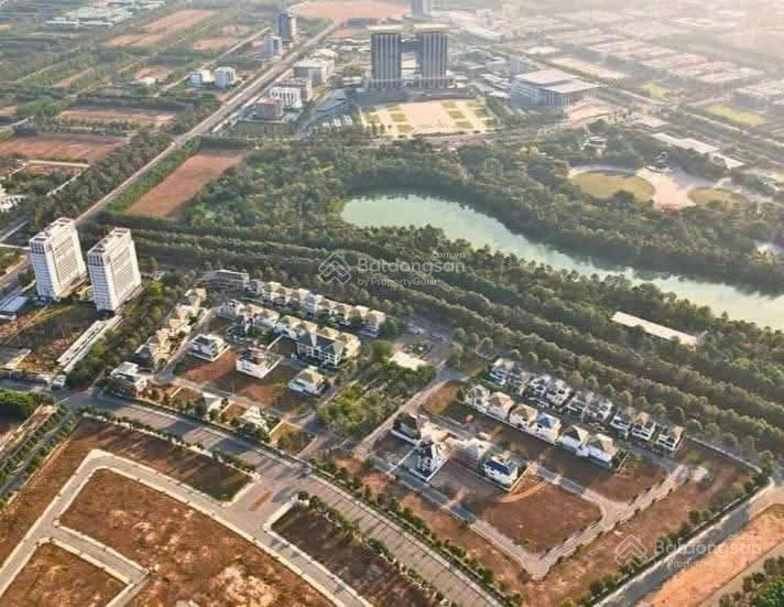 Chủ xuất ngoại cần sang lại căn biệt thự sunflower đối diện công viên 75ha bình dương