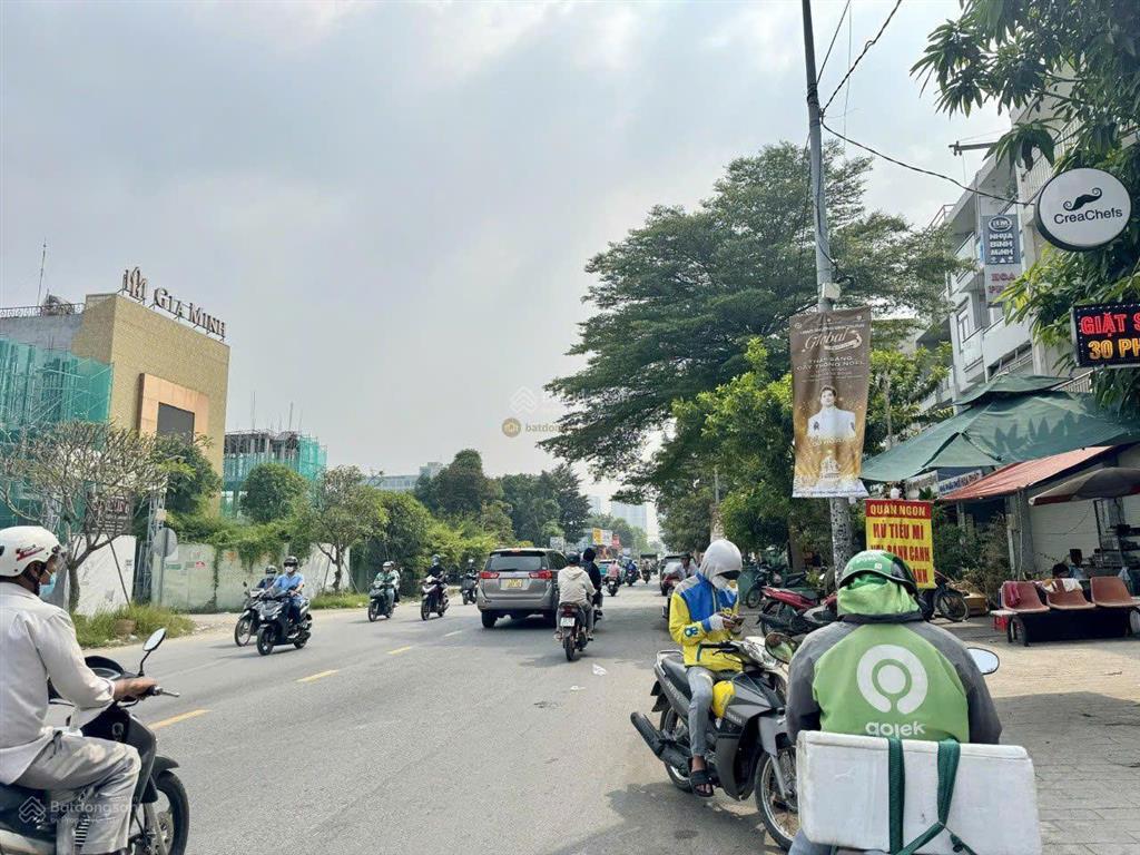 Bán nhà mặt tiền đường nguyễn hoàng