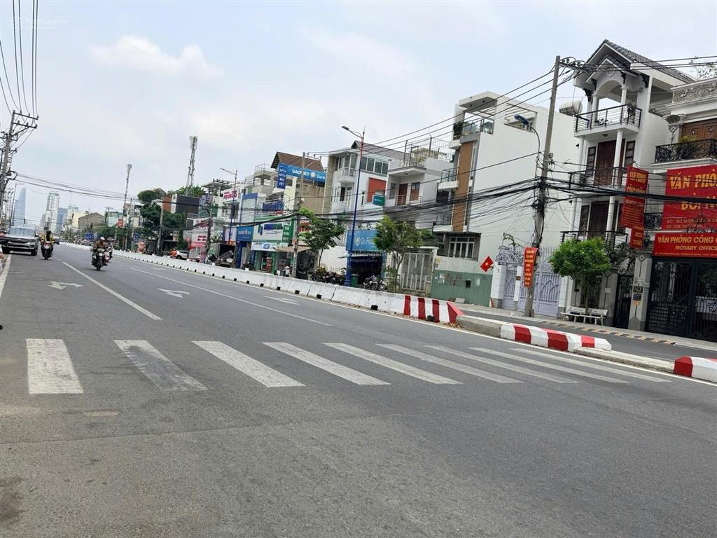 Bán tòa nhà 2 mặt 2 tiền  sacombank  lương định của quận 2