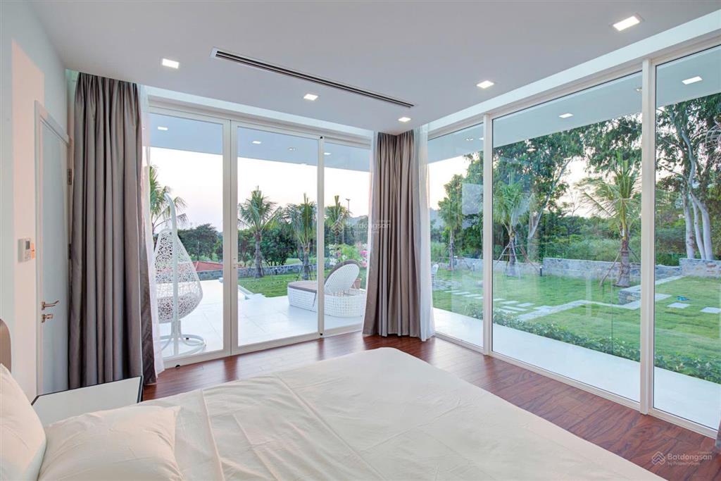Bán biệt thự trong sân golf tam đảo, diện tích 1800m2 4 tầng, 1pn 1wc, có bể bơi, sân pick, full đồ