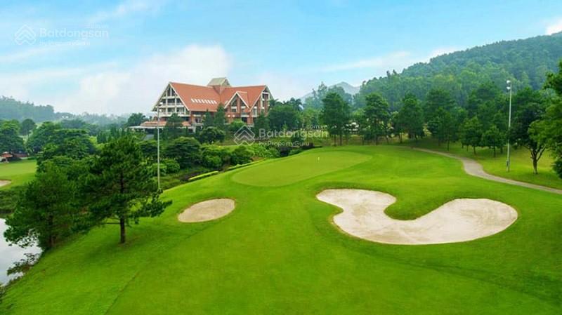 Bán biệt thự trong sân golf tam đảo, diện tích 1800m2 4 tầng, 1pn 1wc, có bể bơi, sân pick, full đồ