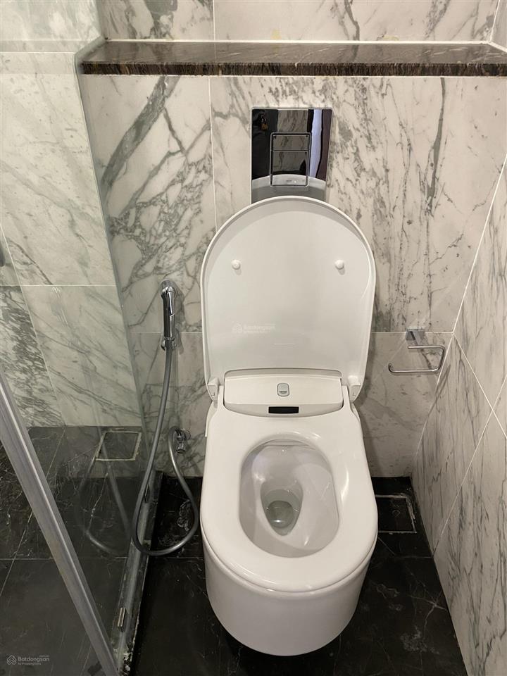 Bán cc tại sunshine golden river, dt 211m2, tk 4pn, 3wc, căn góc view thoáng, sân vườn rộng rãi