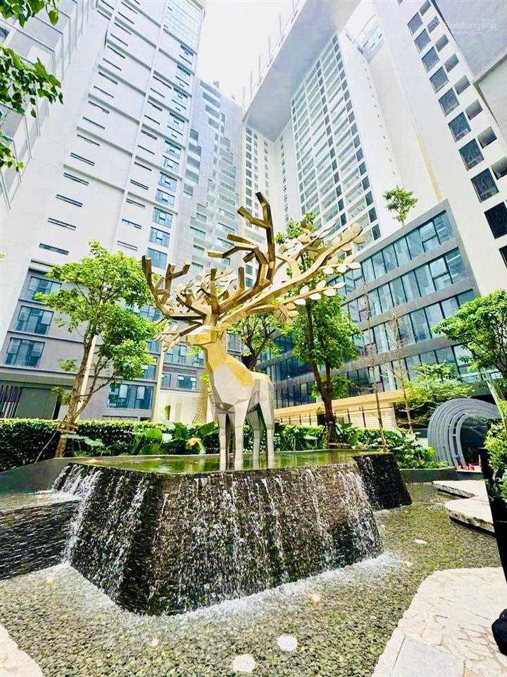 Bán căn hộ 4pn, 3wc, dt 180m2 tại heritage west lake, ban công đông nam view hồ tây, sổ lâu dài