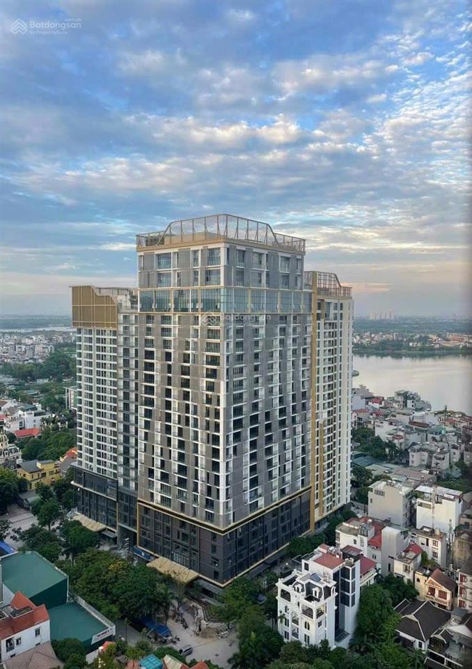 Bán căn hộ 4pn, 3wc, dt 180m2 tại heritage west lake, ban công đông nam view hồ tây, sổ lâu dài