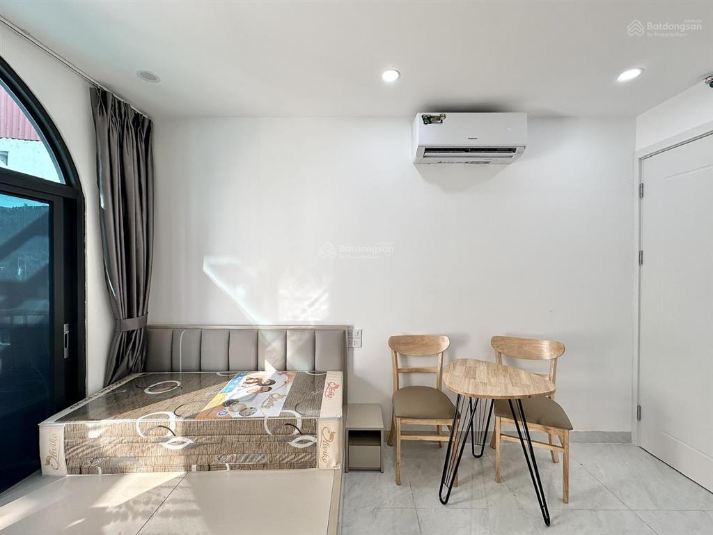 Phòng studio ở đường trần thái tông thông ngõ xuân thuỷ cách 300m đến trường đh sư phạm, đhqgh ạ